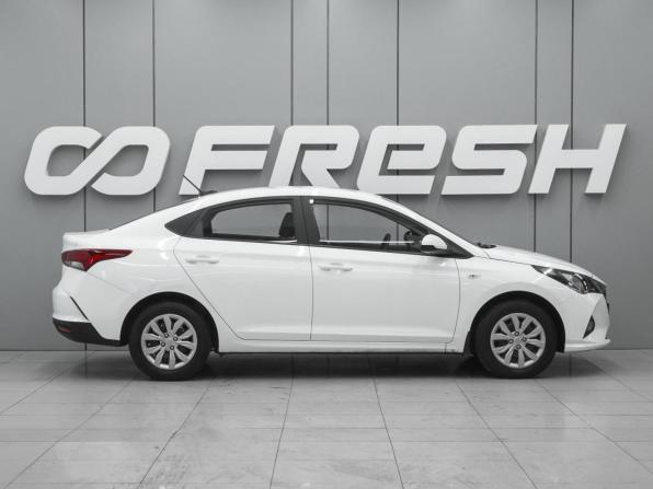 Hyundai Solaris II Рестайлинг с пробегом 2021 года, цена 1 699 000 рублей, 66119 км, седан, Автокод Объявления