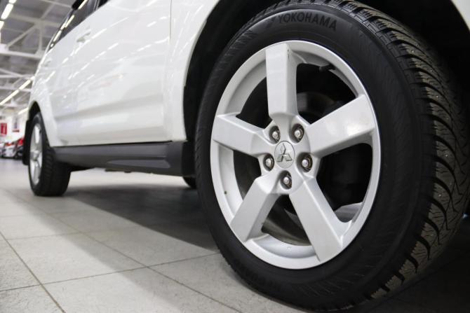 Mitsubishi Outlander II Рестайлинг с пробегом 2012 года, цена 1 385 850 рублей, 236848 км, внедорожник, Автокод Объявления