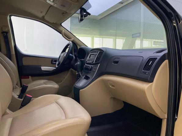Hyundai H-1 II Рестайлинг 2 с пробегом 2019 года, цена 2 835 000 рублей, 147082 км, минивэн, Автокод Объявления