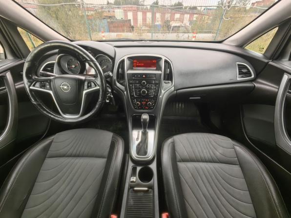 Opel Astra J Рестайлинг с пробегом 2013 года, цена 559 000 рублей, 288910 км, седан, Автокод Объявления