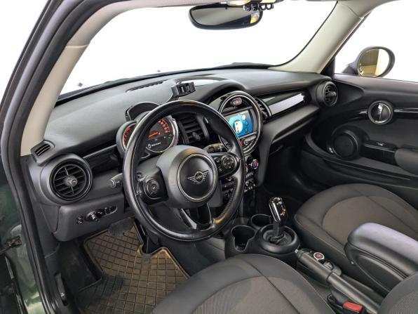Mini Hatch III (F55/F56) Рестайлинг с пробегом 2018 года, цена 1 785 000 рублей, 81512 км, хэтчбек, Автокод Объявления