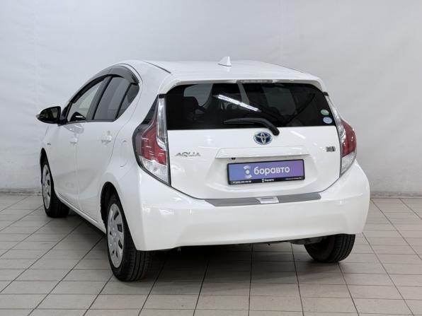 Toyota Aqua I Рестайлинг с пробегом 2015 года, цена 899 000 рублей, 138333 км, хэтчбек, Автокод Объявления