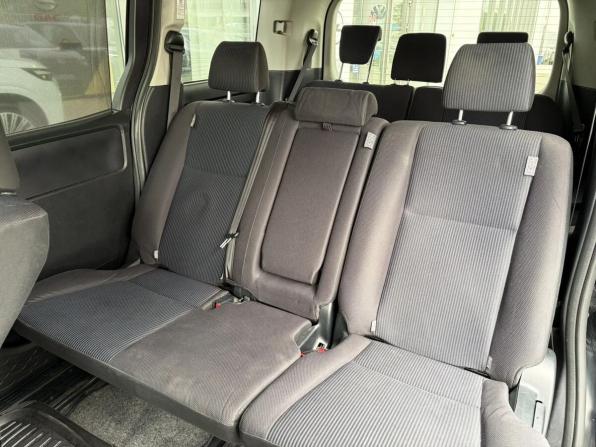 Toyota Voxy III (R80) Рестайлинг с пробегом 2018 года, цена 2 120 000 рублей, 171144 км, минивэн, Автокод Объявления