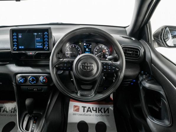 Toyota Yaris IV с пробегом 2021 года, цена 1 299 500 рублей, 53750 км, хэтчбек, Автокод Объявления