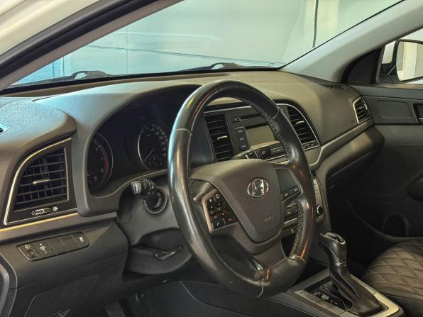 Hyundai Elantra VI (AD) с пробегом 2018 года, цена 1 765 000 рублей, 105559 км, седан, Автокод Объявления