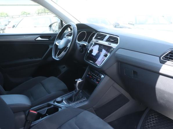 Volkswagen Tiguan II Рестайлинг с пробегом 2021 года, цена 3 244 000 рублей, 65470 км, внедорожник, Автокод Объявления