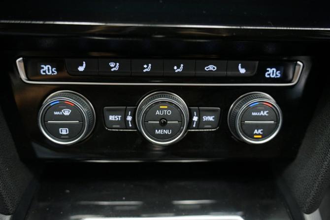 Volkswagen Passat B8 с пробегом 2017 года, цена 2 274 000 рублей, 193000 км, седан, Автокод Объявления