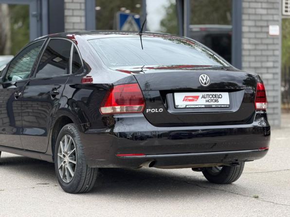 Volkswagen Polo V Рестайлинг с пробегом 2015 года, цена 640 000 рублей, 281978 км, седан, Автокод Объявления