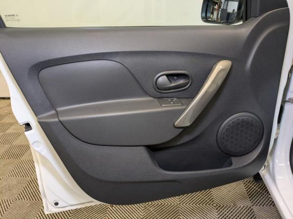 Renault Logan II Рестайлинг с пробегом 2022 года, цена 1 200 000 рублей, 59666 км, седан, Автокод Объявления