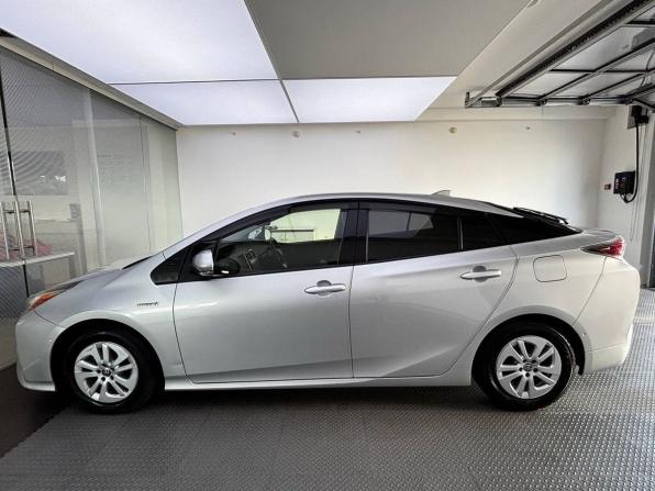 Toyota Prius IV (XW50) с пробегом 2017 года, цена 1 680 000 рублей, 152000 км, лифтбек, Автокод Объявления