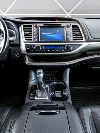 Toyota Highlander III (XU50) Рестайлинг с пробегом 2018 года, цена 2 799 000 рублей, 207153 км, внедорожник, Автокод Объявления