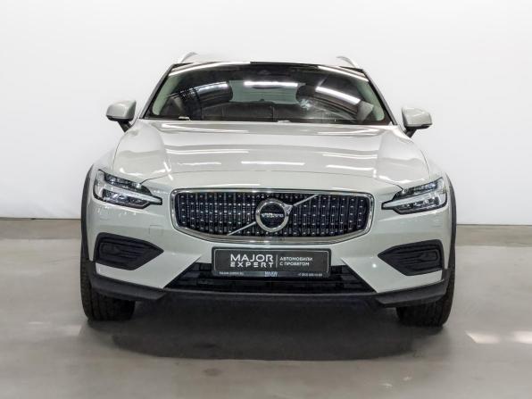 Volvo V60 Cross Country II с пробегом 2021 года, цена 4 165 000 рублей, 49003 км, универсал, Автокод Объявления