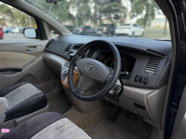 Toyota ISis I с пробегом 2004 года, цена 680 000 рублей, 413990 км, компактвэн, Автокод Объявления