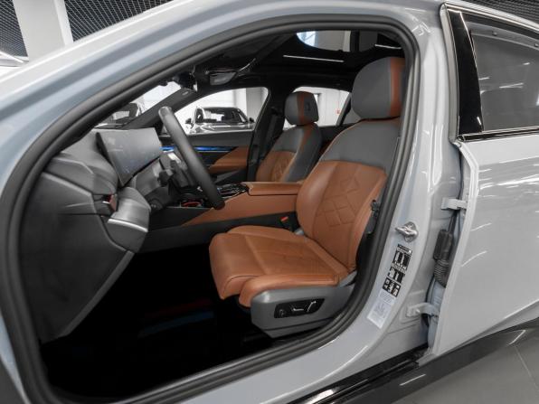BMW 5 серии VIII (G60/G61/G68) с пробегом 2023 года, цена 7 950 000 рублей, 19500 км, седан, Автокод Объявления