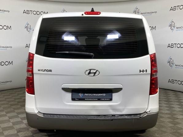Hyundai H-1 II Рестайлинг 2 с пробегом 2018 года, цена 2 517 700 рублей, 172407 км, минивэн, Автокод Объявления