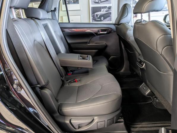 Toyota Highlander IV (XU70) с пробегом 2025 года, цена 5 649 500 рублей, 10 км, внедорожник, Автокод Объявления