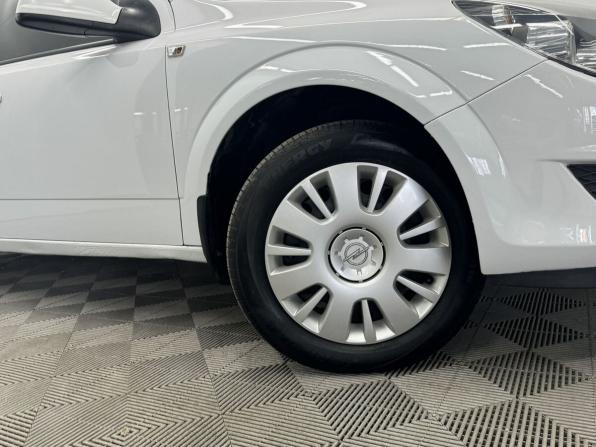 Opel Astra H Рестайлинг с пробегом 2013 года, цена 590 000 рублей, 235752 км, седан, Автокод Объявления