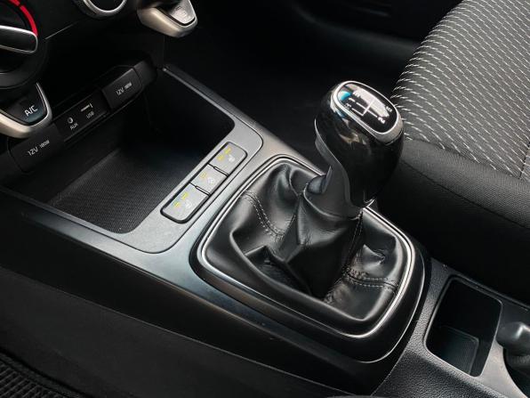 Kia Rio IV с пробегом 2018 года, цена 1 019 000 рублей, 156689 км, седан, Автокод Объявления