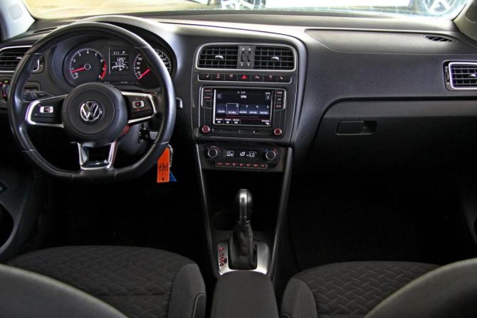 Volkswagen Polo V Рестайлинг с пробегом 2018 года, цена 1 311 600 рублей, 151289 км, седан, Автокод Объявления