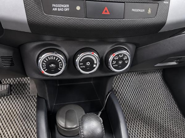 Mitsubishi Outlander II Рестайлинг с пробегом 2012 года, цена 1 295 500 рублей, 251108 км, внедорожник, Автокод Объявления