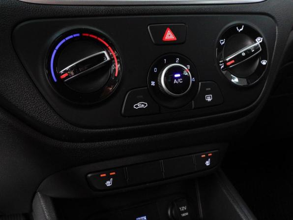 Hyundai Solaris II Рестайлинг с пробегом 2021 года, цена 1 715 000 рублей, 38176 км, седан, Автокод Объявления