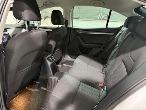 Skoda Octavia III (A7) Рестайлинг с пробегом 2019 года, цена 1 699 800 рублей, 216000 км, лифтбек, Автокод Объявления