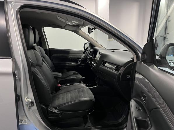Mitsubishi Outlander III Рестайлинг 3 с пробегом 2021 года, цена 3 240 000 рублей, 61809 км, внедорожник, Автокод Объявления