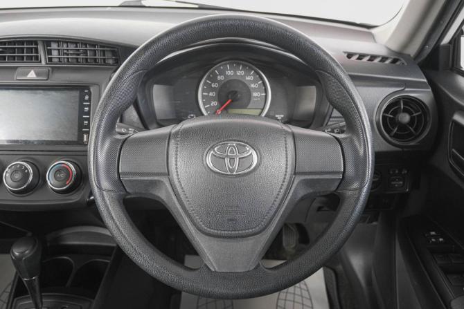 Toyota Corolla XI (E160 E170) Рестайлинг 2 с пробегом 2018 года, цена 1 389 000 рублей, 118000 км, седан, Автокод Объявления