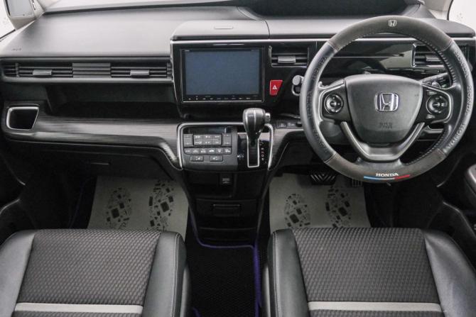 Honda Stepwgn V с пробегом 2017 года, цена 2 149 000 рублей, 109950 км, минивэн, Автокод Объявления