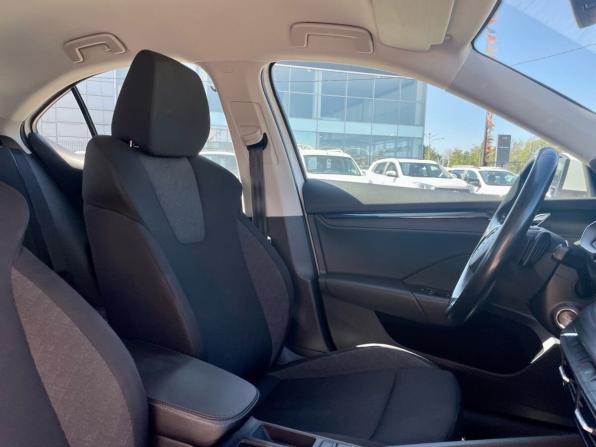 Skoda Octavia IV (A8) с пробегом 2020 года, цена 2 365 000 рублей, 141000 км, лифтбек, Автокод Объявления
