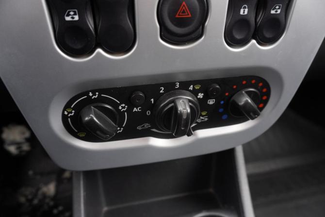 Renault Sandero I с пробегом 2013 года, цена 715 000 рублей, 115819 км, хэтчбек, Автокод Объявления