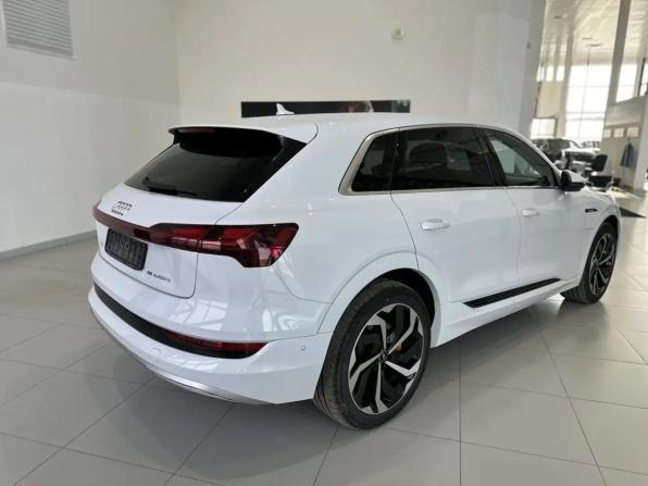 Audi e-tron I с пробегом 2021 года, цена 4 700 000 рублей, 44000 км, внедорожник, Автокод Объявления
