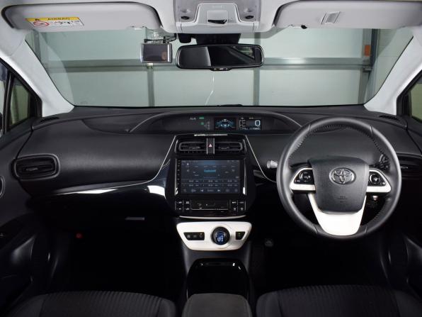 Toyota Prius IV (XW50) с пробегом 2018 года, цена 1 799 995 рублей, 158858 км, лифтбек, Автокод Объявления