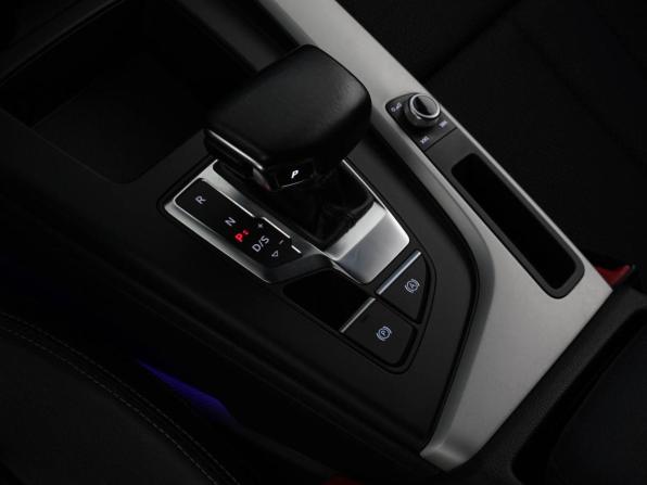 Audi A4 V (B9) Рестайлинг с пробегом 2021 года, цена 2 599 077 рублей, 46139 км, седан, Автокод Объявления