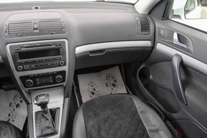 Skoda Octavia II (A5) Рестайлинг с пробегом 2011 года, цена 899 000 рублей, 189600 км, лифтбек, Автокод Объявления