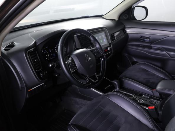 Mitsubishi Outlander III Рестайлинг 3 с пробегом 2022 года, цена 2 550 000 рублей, 91937 км, внедорожник, Автокод Объявления