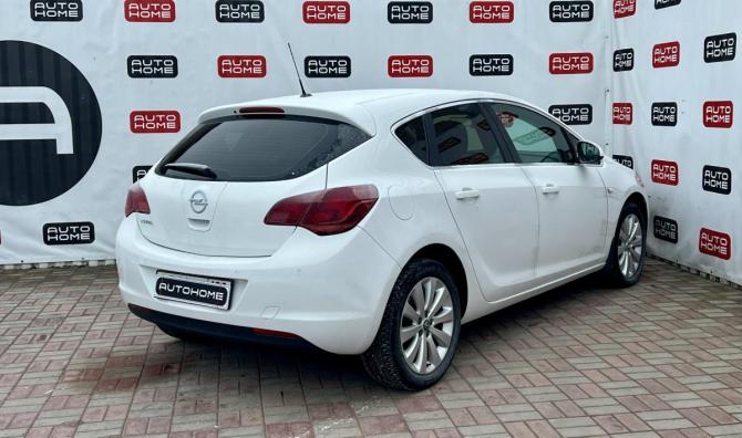 Opel Astra J с пробегом 2011 года, цена 650 000 рублей, 223492 км, хэтчбек, Автокод Объявления