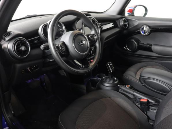 Mini Hatch III (F55/F56) Рестайлинг с пробегом 2021 года, цена 2 440 000 рублей, 48000 км, хэтчбек, Автокод Объявления