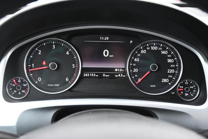 Volkswagen Touareg II с пробегом 2012 года, цена 1 750 000 рублей, 243000 км, внедорожник, Автокод Объявления