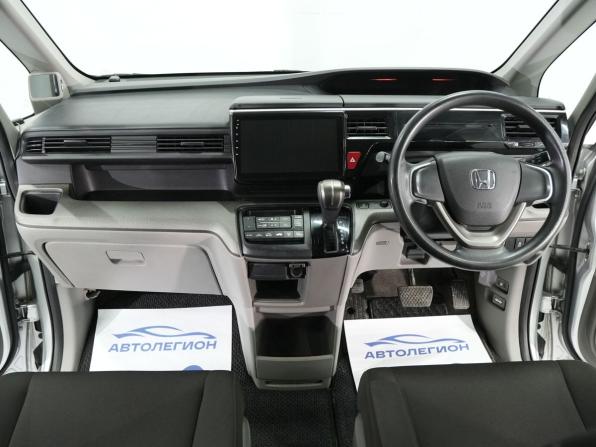 Honda Stepwgn V с пробегом 2016 года, цена 1 665 000 рублей, 212300 км, минивэн, Автокод Объявления