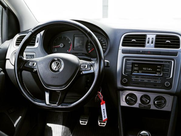 Volkswagen Polo V Рестайлинг с пробегом 2016 года, цена 1 149 000 рублей, 93654 км, седан, Автокод Объявления