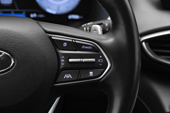 Hyundai Santa Fe IV Рестайлинг с пробегом 2022 года, цена 3 995 000 рублей, 67556 км, внедорожник, Автокод Объявления