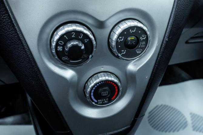 Toyota Yaris II с пробегом 2006 года, цена 470 000 рублей, 207000 км, седан, Автокод Объявления