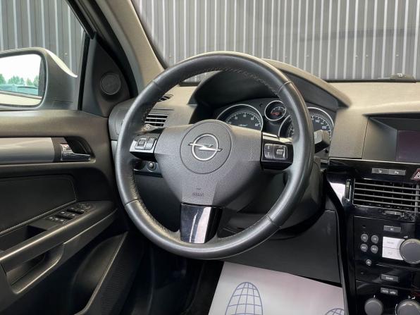Opel Astra H Рестайлинг с пробегом 2011 года, цена 447 000 рублей, 217063 км, универсал, Автокод Объявления