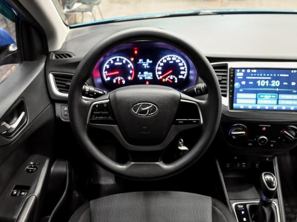 Hyundai Solaris II с пробегом 2017 года, цена 1 400 000 рублей, 61164 км, седан, Автокод Объявления