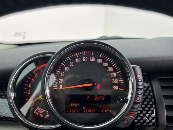 Mini Hatch III (F55/F56) с пробегом 2016 года, цена 1 820 000 рублей, 123650 км, хэтчбек, Автокод Объявления
