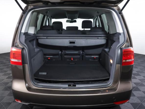 Volkswagen Touran I Рестайлинг 2 с пробегом 2013 года, цена 950 000 рублей, 176480 км, компактвэн, Автокод Объявления
