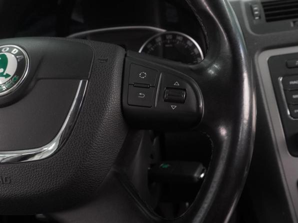 Skoda Octavia II (A5) Рестайлинг с пробегом 2011 года, цена 1 484 000 рублей, 148314 км, лифтбек, Автокод Объявления