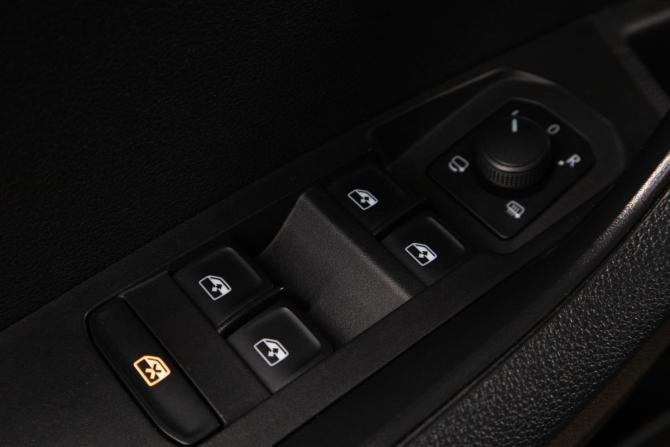 Skoda Karoq I с пробегом 2020 года, цена 2 249 000 рублей, 110532 км, внедорожник, Автокод Объявления