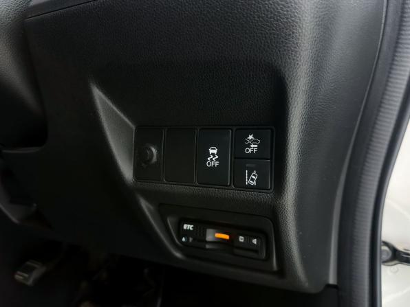 Honda Stepwgn V с пробегом 2016 года, цена 2 000 000 рублей, 135497 км, минивэн, Автокод Объявления